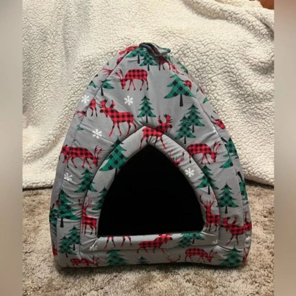 CUTE portable cat, dog sleeping winter themed bed tent. NWOT 16” tall